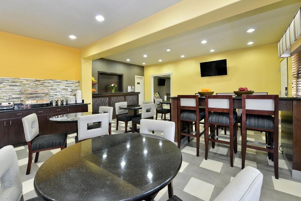Best Western La Place Inn Bagian luar foto